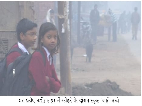 The sheet is wrapped in fog in the morning city