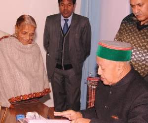 Himachal govt will give da benifit to employees on the eve of Himachal Statehood Day.