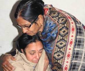 loot in deputy commissioner's house in up