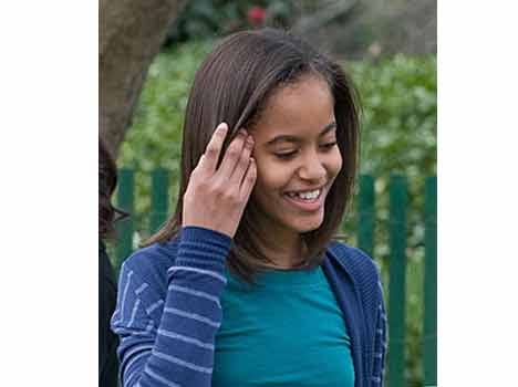 obama's elder daughter malia's pics viral on internet