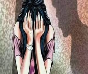 father beaten trying to protect daughters from molesters