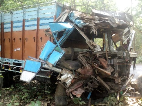 Seven injured in the collision of two trucks