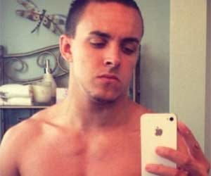men who post selfie are narcissist