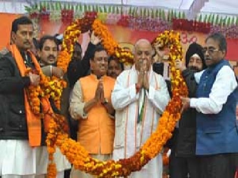 Saffron flag unfurl in Lahore
