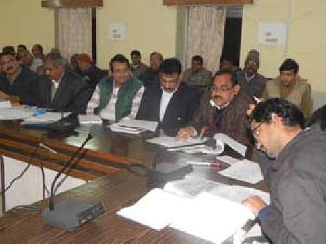 Officers stopped the salaries of employees