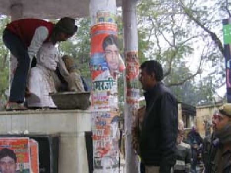 statue of Jayaprakash Damaged 