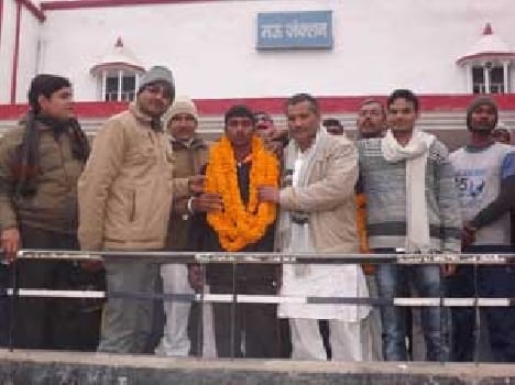 Mau banner furl in Delhi 