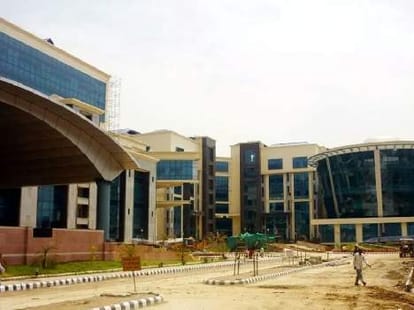 pakistan zindabad slogan wriiten on the wall of esic hospital mandi.