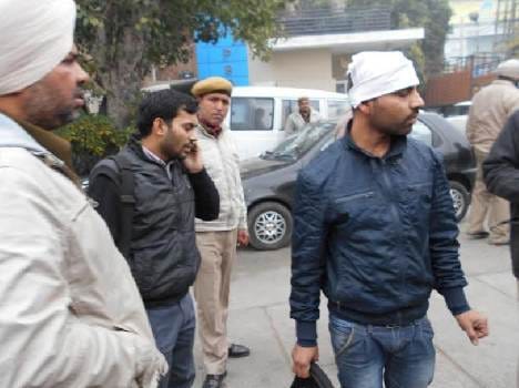 outside the sbi atm, looted 50 lacs in cash van at jalandhar