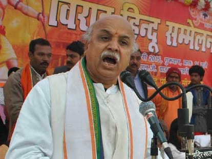 parveen togadia controversial statement on sikh and sikh guru
