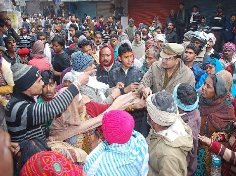three workers died in banke bihari temple premises