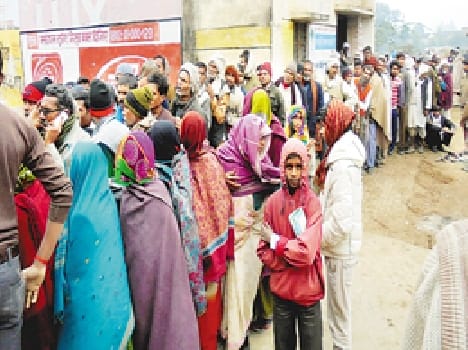 to distributed urea, farmers in the Lama 