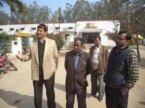 Reach a lot of fertilizer on Rabrtsganj station