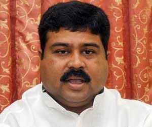 dharmendra pradhan request to surrender LPG subsidies