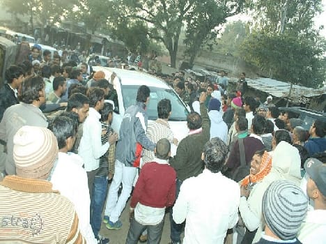protest against mp hemamalini in mathura