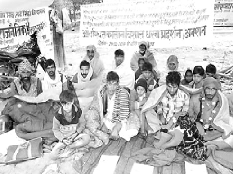 The fourth day of the villagers continued fast