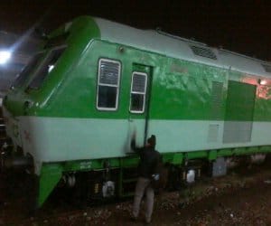 The young man dead by train slip Aligarh.