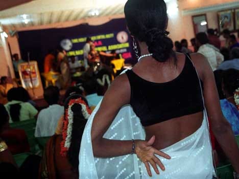 Shemale arrest in obscene at gurgaon