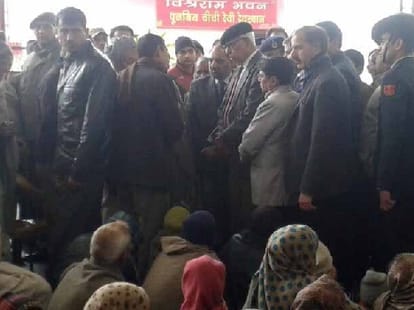 Governor arrived in Pakistan shelling displaced camps