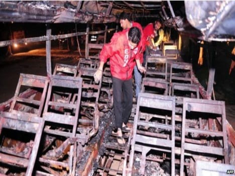 bus crash in karachi pakistan 