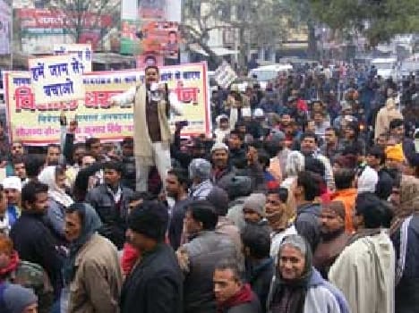 Angry over the delay in the construction of over-fragmented