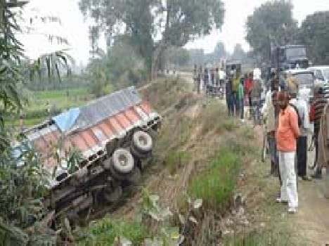 Road accidents in three houses dark shadow