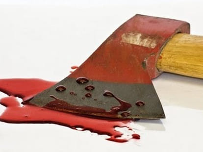 Constable attacks with axe on sub inspector. 