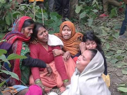 killers kill a farmer and want to buried him.