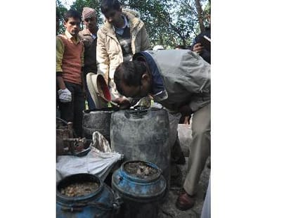 poisonous liquor in mahihabad, 14 found responsible