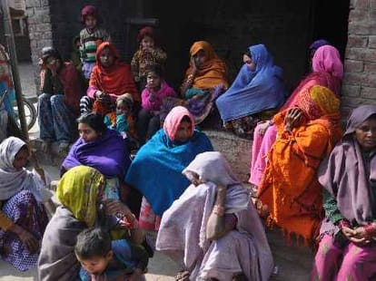 28 died in Malihabad Lucknow after consuming poisonous liquour.