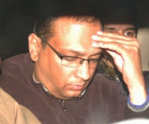 cbi arrested income tax officer with bribe.