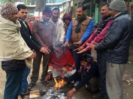 Gilog two Aaar lives in severe cold .