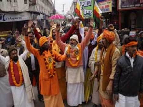 At chitranjan park people participate in sobhayatra 