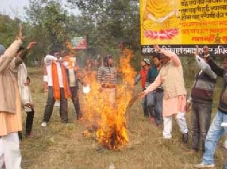 Screws on illegal alcohol trade, seven captive
