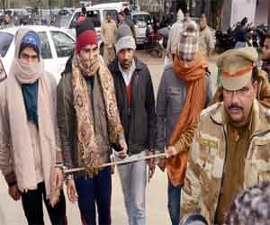 Was called to the money excuse murder, four arrested.