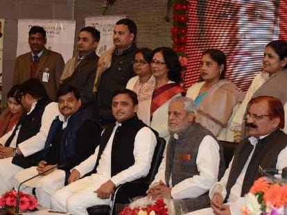 Akhilesh gives free laptop to top student.
