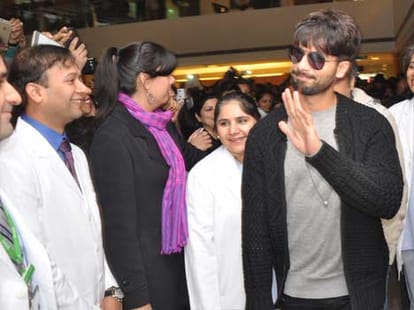 Shahid got engaged to a girl of Delhi
