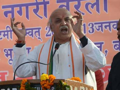 controversial statement on kashmir issue by togadia