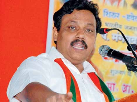 Maharashtra minister use poisonous language as Raj takhre