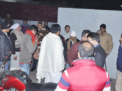 Three and a half hours on the expressway died after suffering in noida.