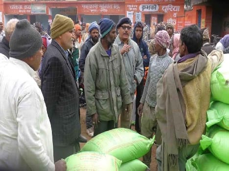 The fertilizer distribution in the presence of officials