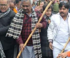 Sanjay Joshi takes part in Modi's Swach Bharat Campaign