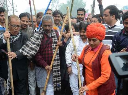 narendra modi and sanjay joshi