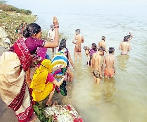 two died while taking bath in mathura
