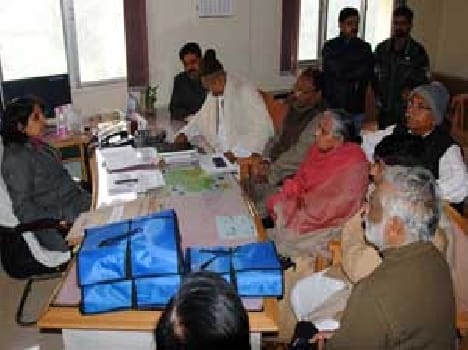 Bjp's mla met Purvanchal vidyut vitran nigam limited MD mrs Kajal