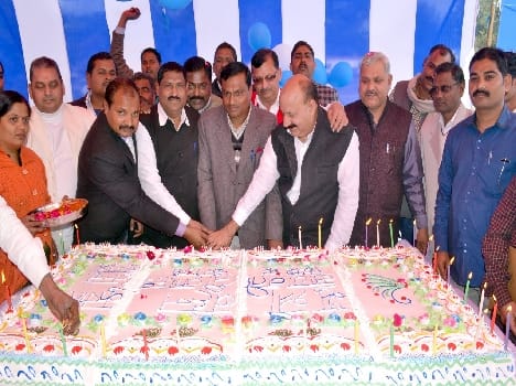 BSP supremo cut the birthday cake at the 59 kg