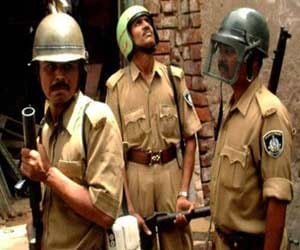 communal violance in gujrat, two people died.