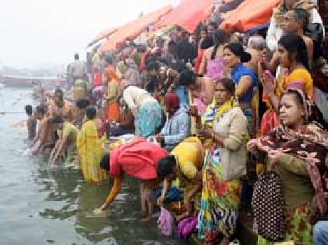 Devotees took Holi dip in ganga