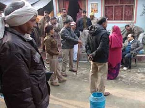 Police raided illegal liquor caught.