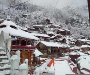 snowfall and rain in uttarakhand.